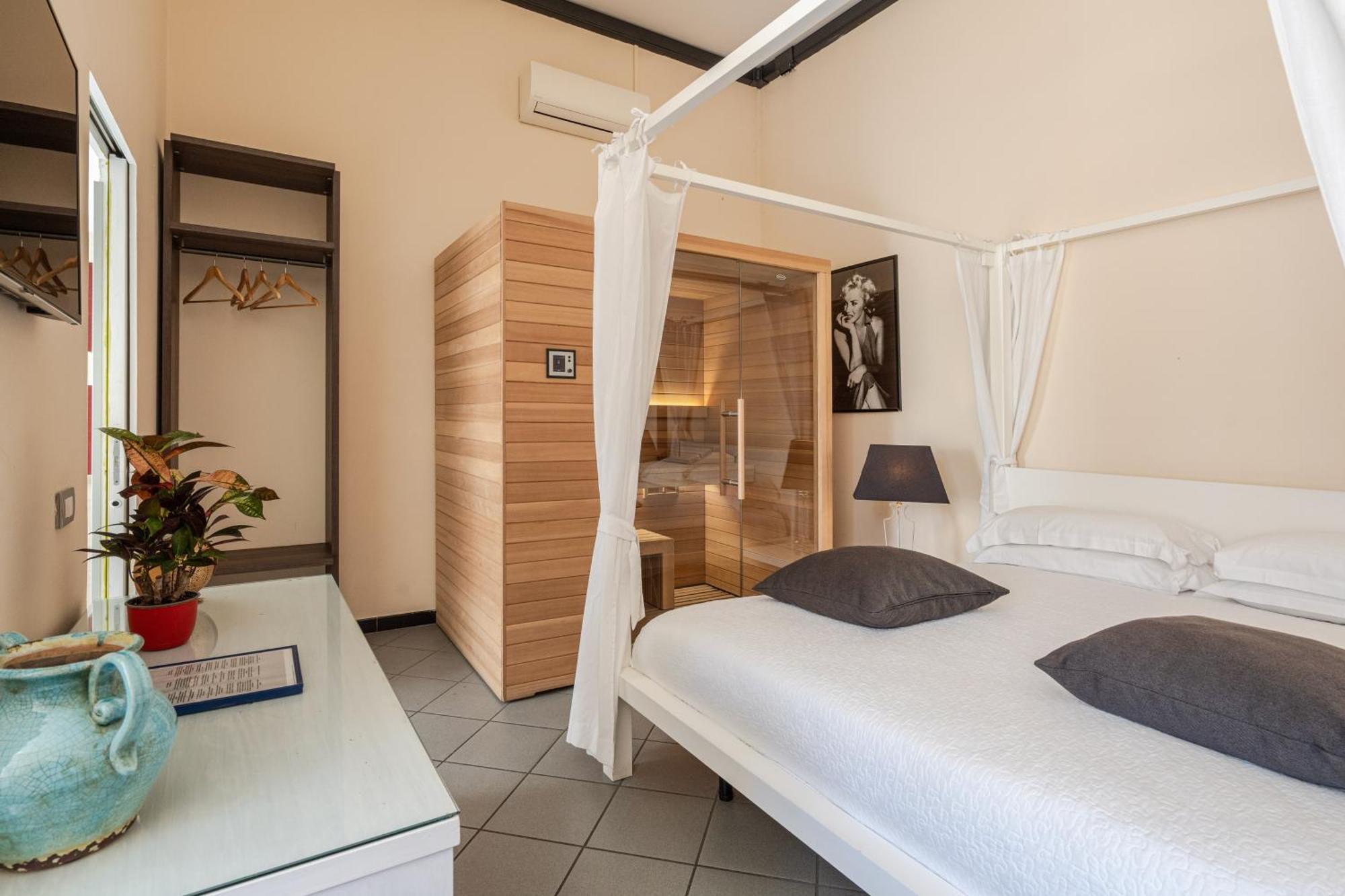 Snob Luxury Suite Cagliari Bagian luar foto