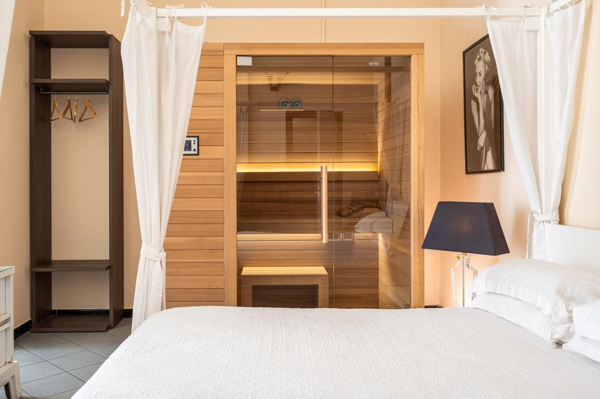 Snob Luxury Suite Cagliari Bagian luar foto